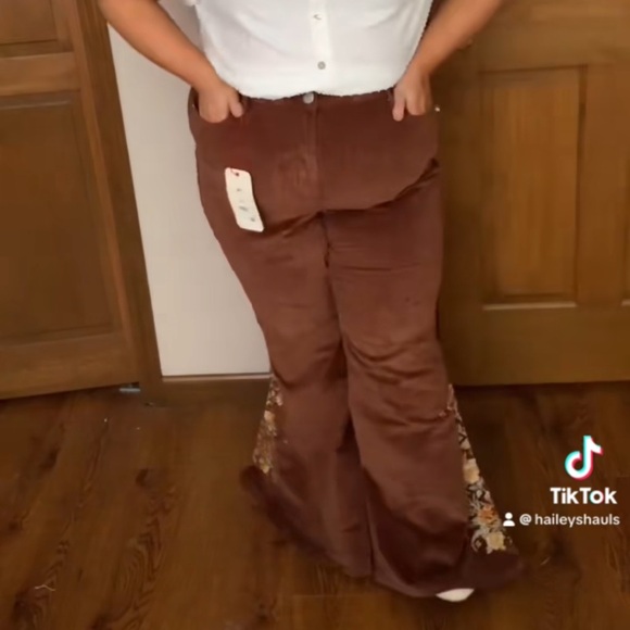 NWT Arula Corduroy Floral Embroidered Jeans - Picture 2 of 5